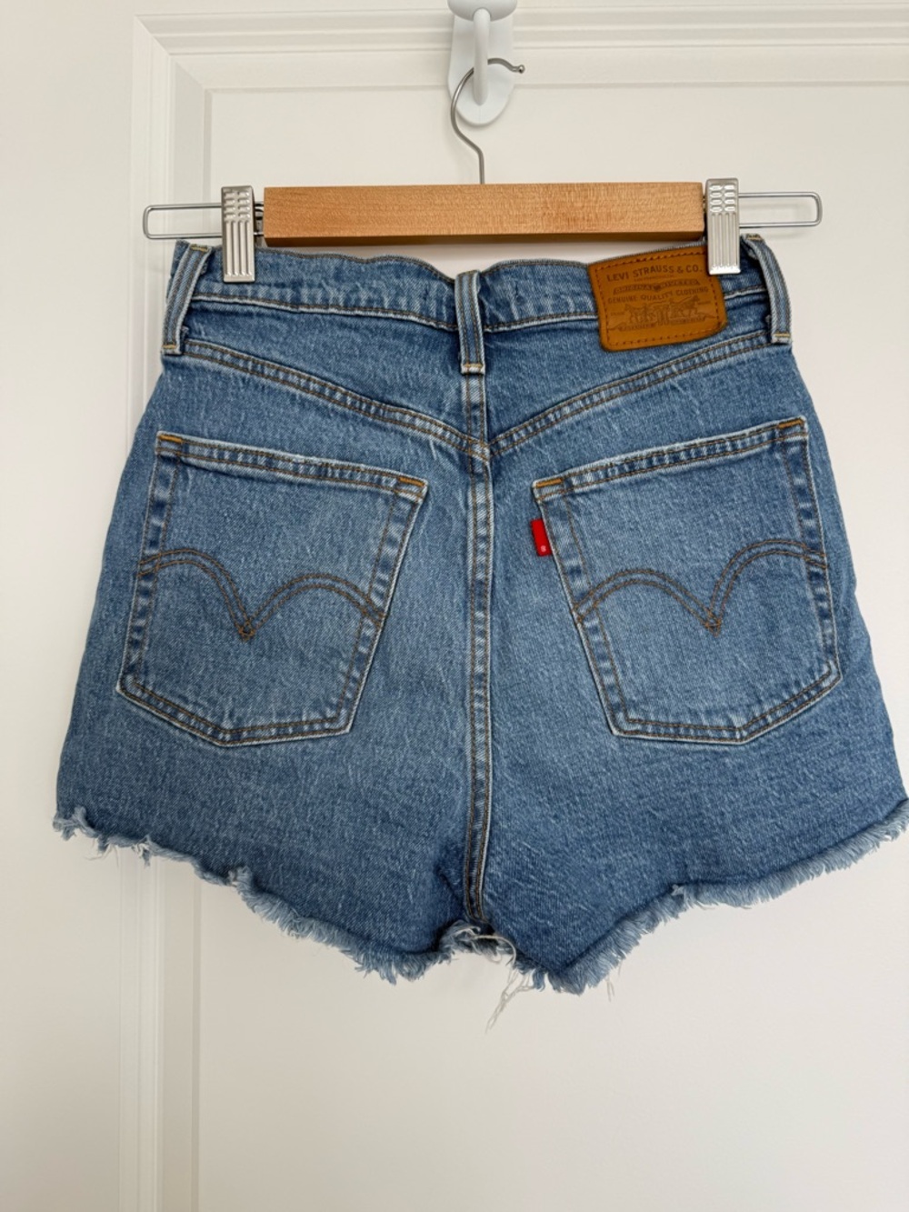 LEVI'S | Ribcage Short - Size 27 - Picture 5 of 9